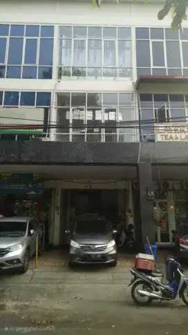 DIJUAL RUKO MURAH 0 JALAN DI RAYA DARMO BARU BARAT , RAMAI & STRATEGIS