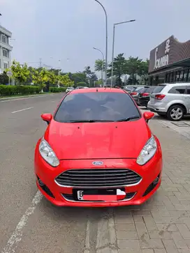 Dijual Mobil Ford Fiesta 2013, Kondisi Rapi dan Siap Pakai!