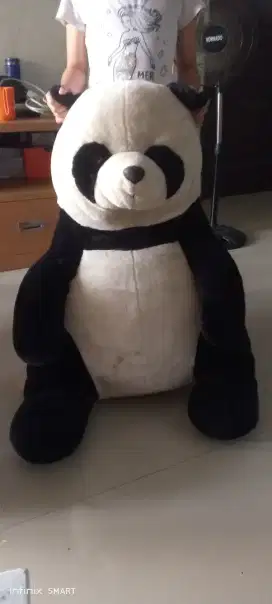 Boneka panda besar