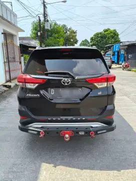 Dijual Mobil Toyota Rush GR Sport Matic tahun 2022, warna hitam