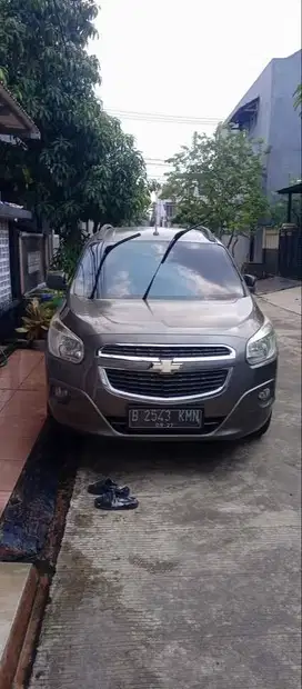 DIJUAL CHEVROLET SPIN MATIC GREY 2013
