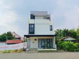 Dijual Cash Rumah Mewah 4 Kamar Tidur Dekat Stasiun MRT Lebak Bulus
