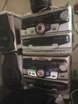 Compo Sharp simba ada 2 yunit( speaker nya cuman ada 2)