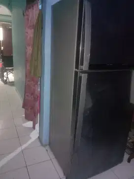 Kulkas 2 pintu besar merk LG rusak dingin tidak beku