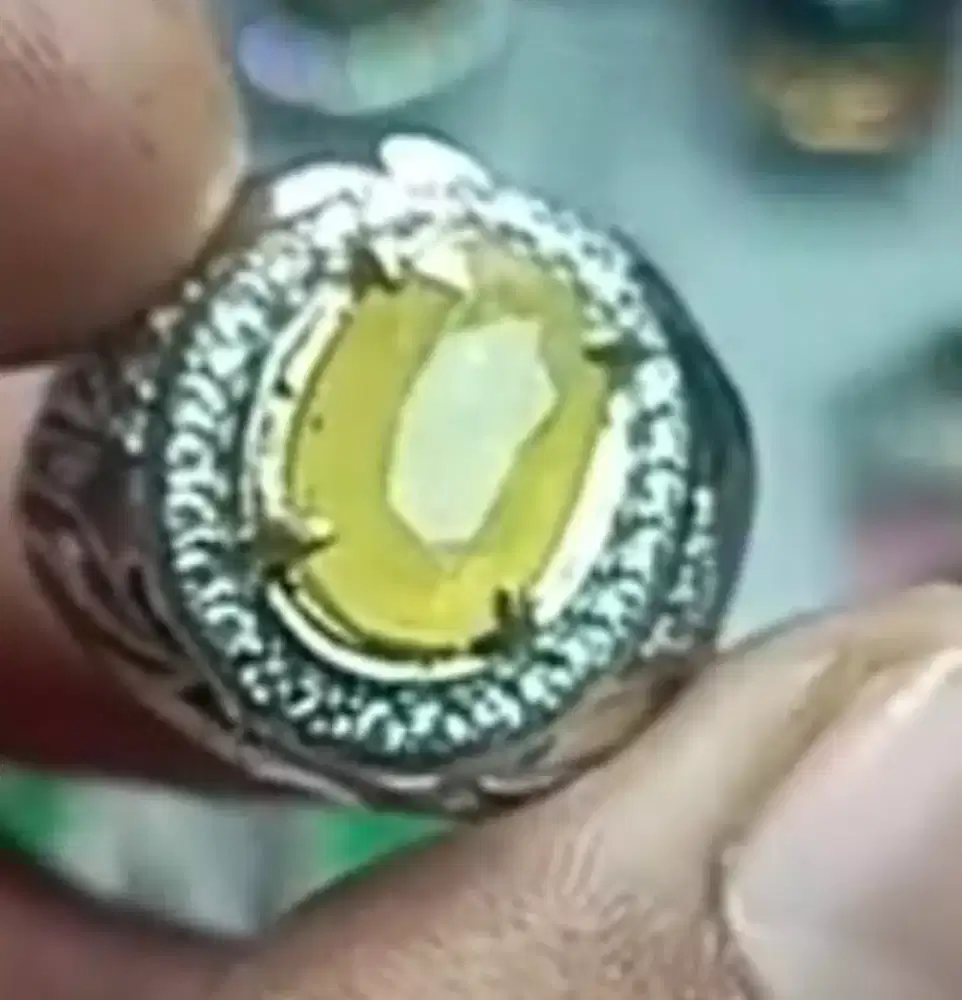 Batu permata yello safir