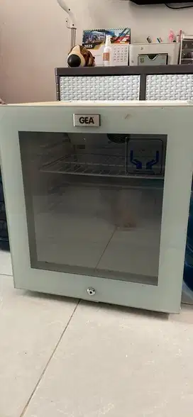 KULKAS SHOWCASE GEA