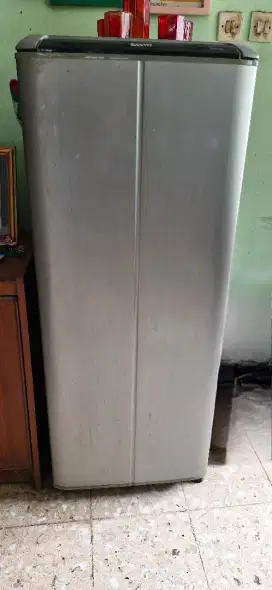 Dijual kulkas sanyo 1 pintu kondisi bagus