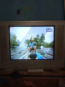 Dijual seadanya televisi merk Sharp