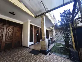 RUMAH KETINTANG  SANGAT TERAWAT, STRATEGIS