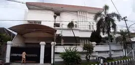 MANYAR KERTOARJO  Rumah Siap Huni, 2 Lantai,  Lokasi Strategis
