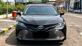 Toyota Camry 2.5 V AT sunroof 2019 black on black Km70rb