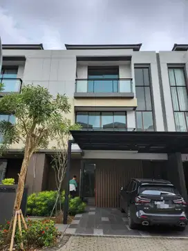 Dijual Rumah Furnished Lokasi Strategis di BSD City