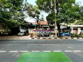 Dijual rumah lama cocok untuk cafe lokasi tebet timur