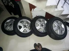 Velg & Ban Toyota Innova