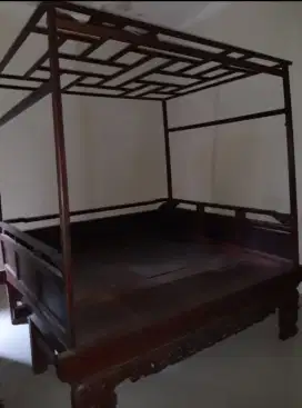 Dipan tempat tidur antik thn 1930an
