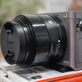Sony A6000 + Sigma 30mm f/2.8 – Paket Tajam & Ringan + BONUS Lengkap!