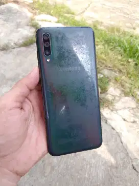 SAMSUNG GALAXY A70
