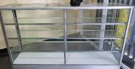 Etalase Kaca Roda