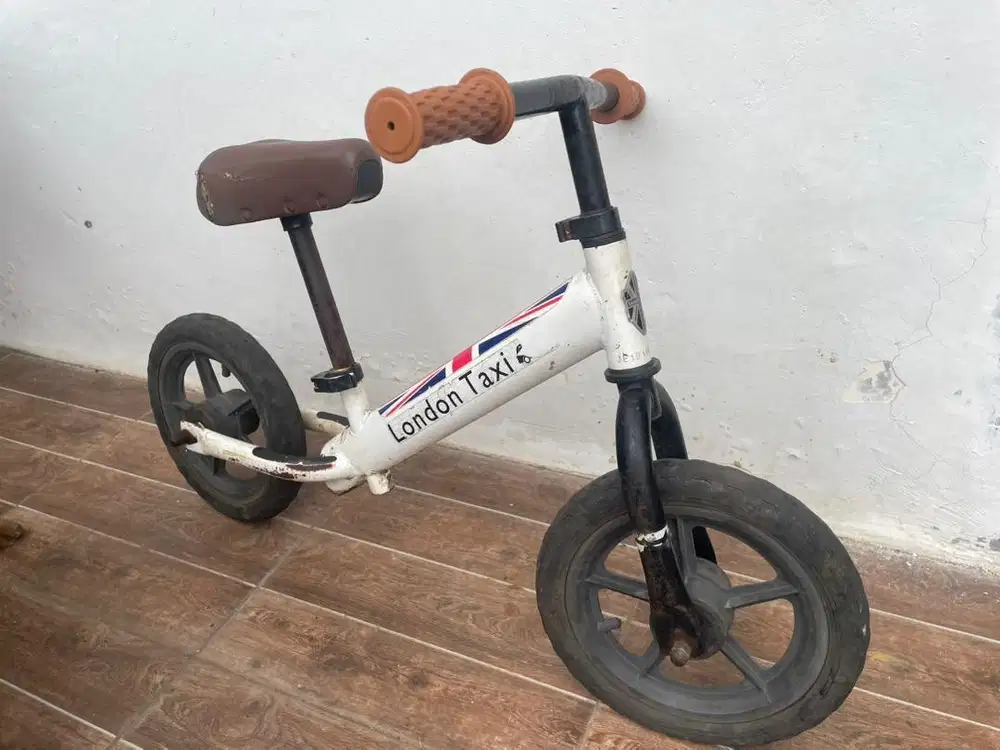 Balance bike / Push bike london taxi