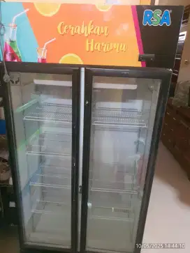 Dijual showcase merek rsa kapasitas  600 l