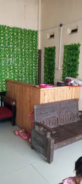 Meja bar kondisi sangat baik