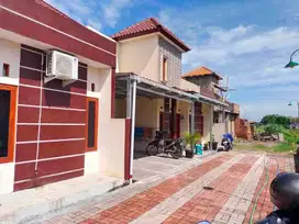 rumah di jual lokasi barat luwes kartasura menghadap ke timur