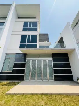 Dijual Rumah Mewah View Golf + Danau di Pik