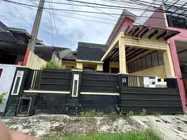 Dijual Rumah 2 Lantai Murah Luas 120 m² di Bukit Golf