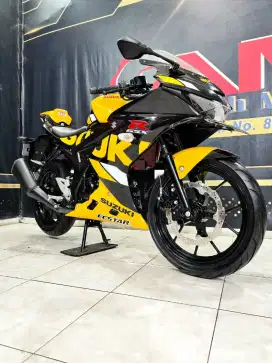 Suzuki GSX R 150 KEYLES Th 2020 kuning hitam super cakep gas pol