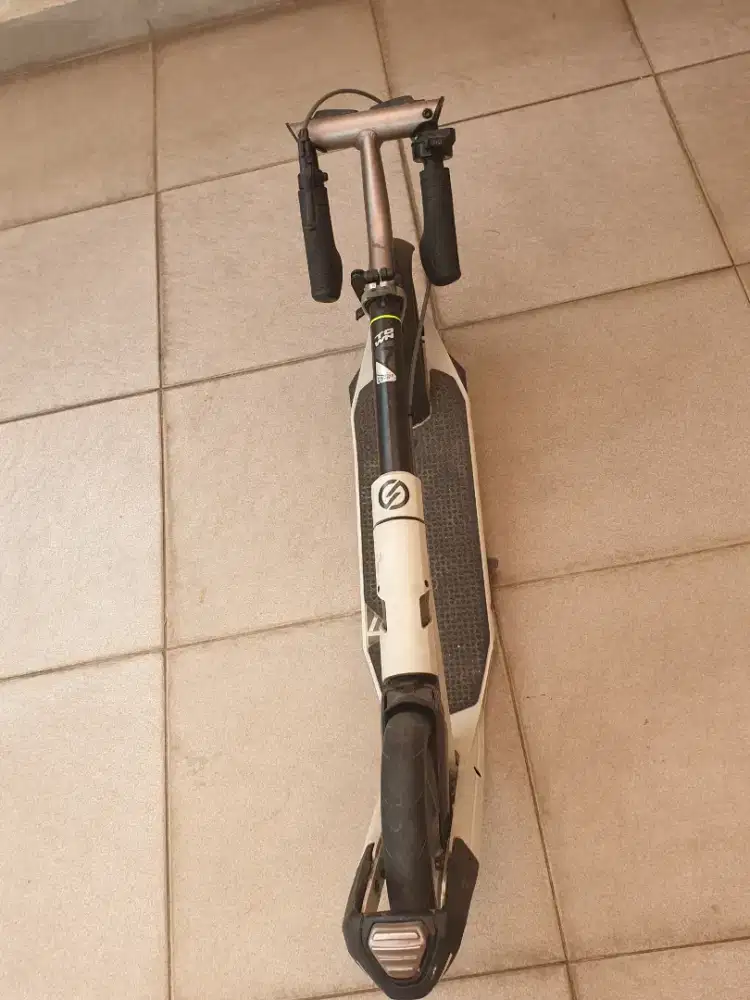 Decathlon Oxelo Skuter Dewasa Commute Town 7