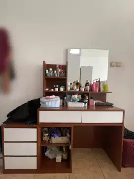 Dijual cepat murah meja rias kondisi masih bagus