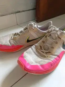 Satu set sepatu Running, Casual bonus Running UK. 43