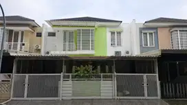 Dijual Rumah SHM 2 Lantai Luas 200 m² depan Danau di Citragran Cibubur