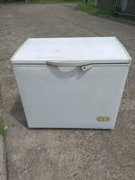 Freezer box Sharp 200 liter beku normal