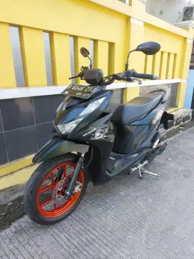 Beat streed 2022 pajak hidup hitam