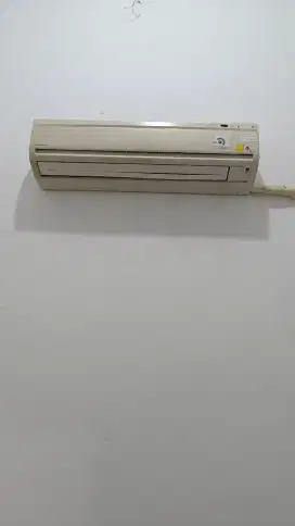 Dijual AC Daikin 2 PK dingin siap pakai
