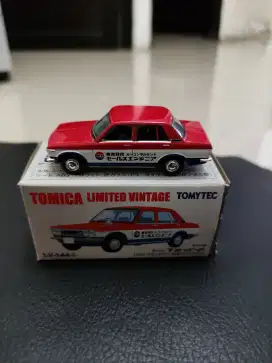 Tomica Limited Vintage Datsun Bluebird 1300 lv-144