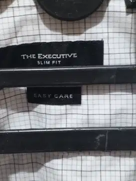 Hem atasane pria merek the executive uk 15.5