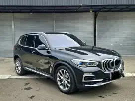 (Dp 0) Bmw X5 3.0 Xdrive 4.0i. tahun 2021. Hitam. Perfect cond