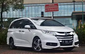 Honda Odyssey 2.4 E Prestige CVT AT Matic 2015 Putih Mutiara