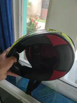 Menjual helm kondisi baik