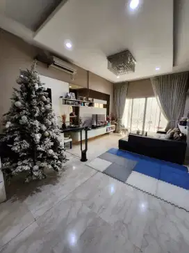 Dijual Rumah Crown Golf Boulevard di Pik