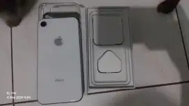 Iphone XR 128 White lengkap mulus