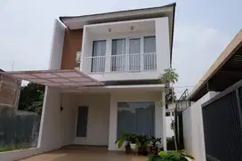 RUMAH TOWNHOUSE BINTARO TANGERANG SELATAN semi furnish