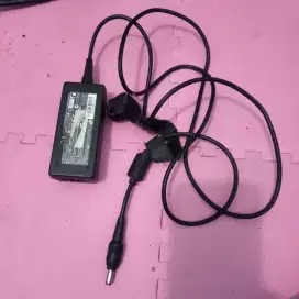 Cas carger adaptor toshiba 19v 1.58a