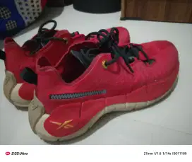 Sepatu Reebok bekas