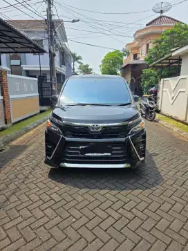 Toyota Voxy 2020 AT