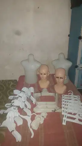 Borongan manekin dan hanger baju anak ada 8 lusin