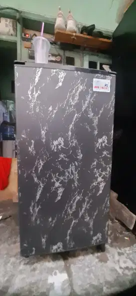 Kulkas 1 pintu AQUA GRATIS ANTAR