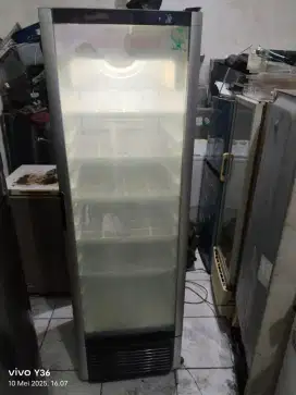 Di jual cepat showcase jumbo 5 rak